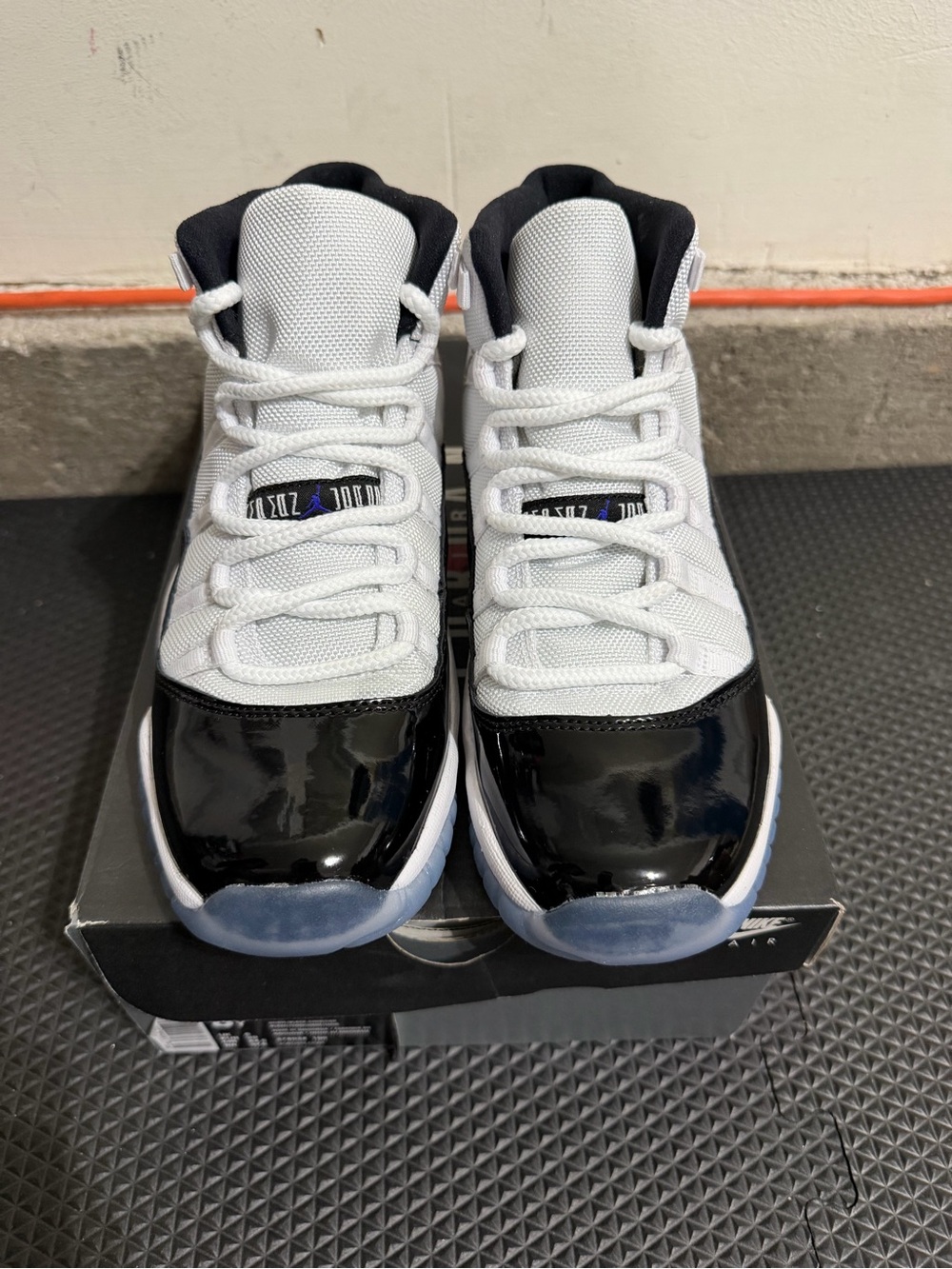 Jordan 11 Concord (2018) Size 6.5Y (8 women’s) - Picture 2 of 7